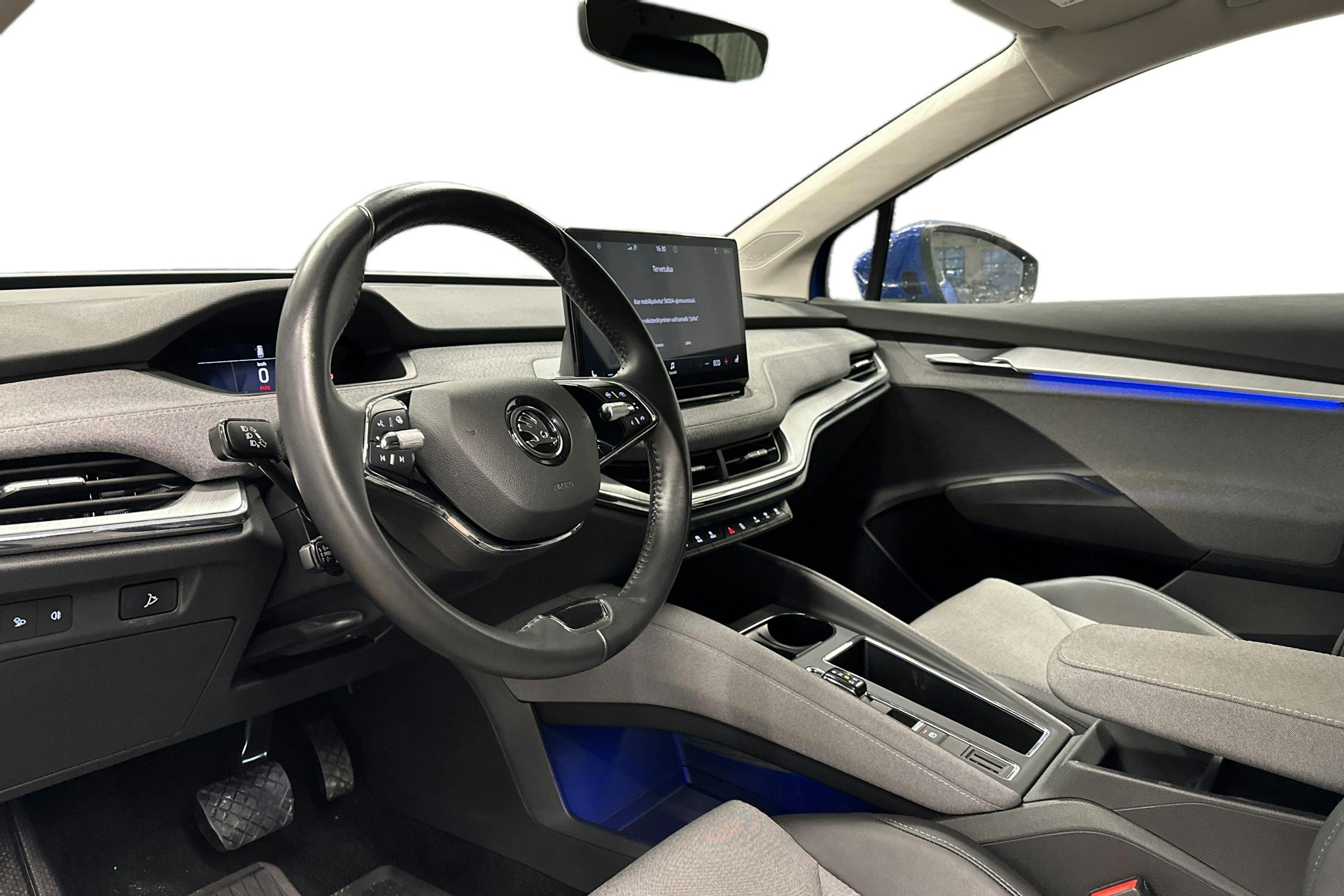 sininen Skoda Enyaq 2022 kuva 3.