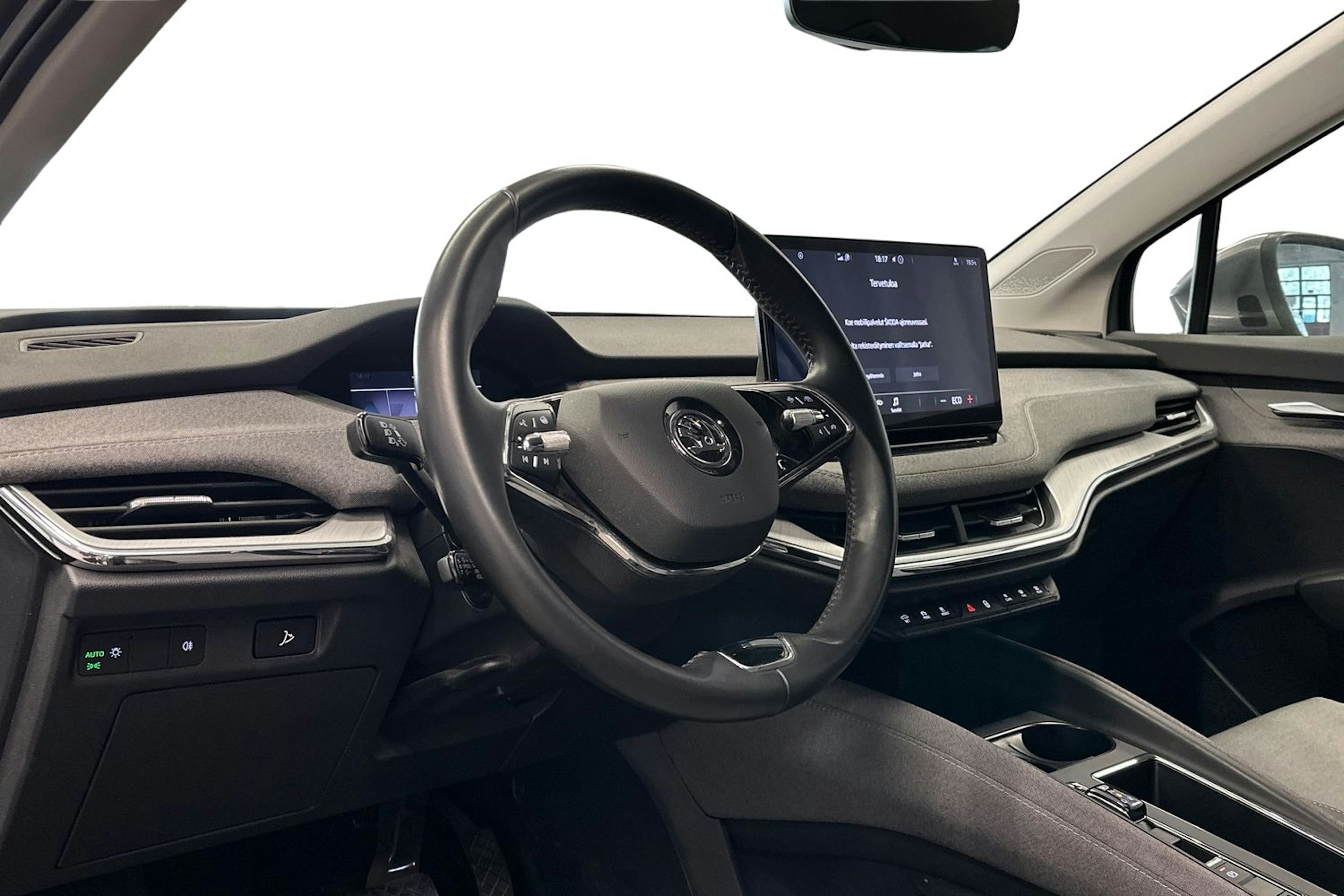 harmaa Skoda Enyaq 2022 kuva 3.