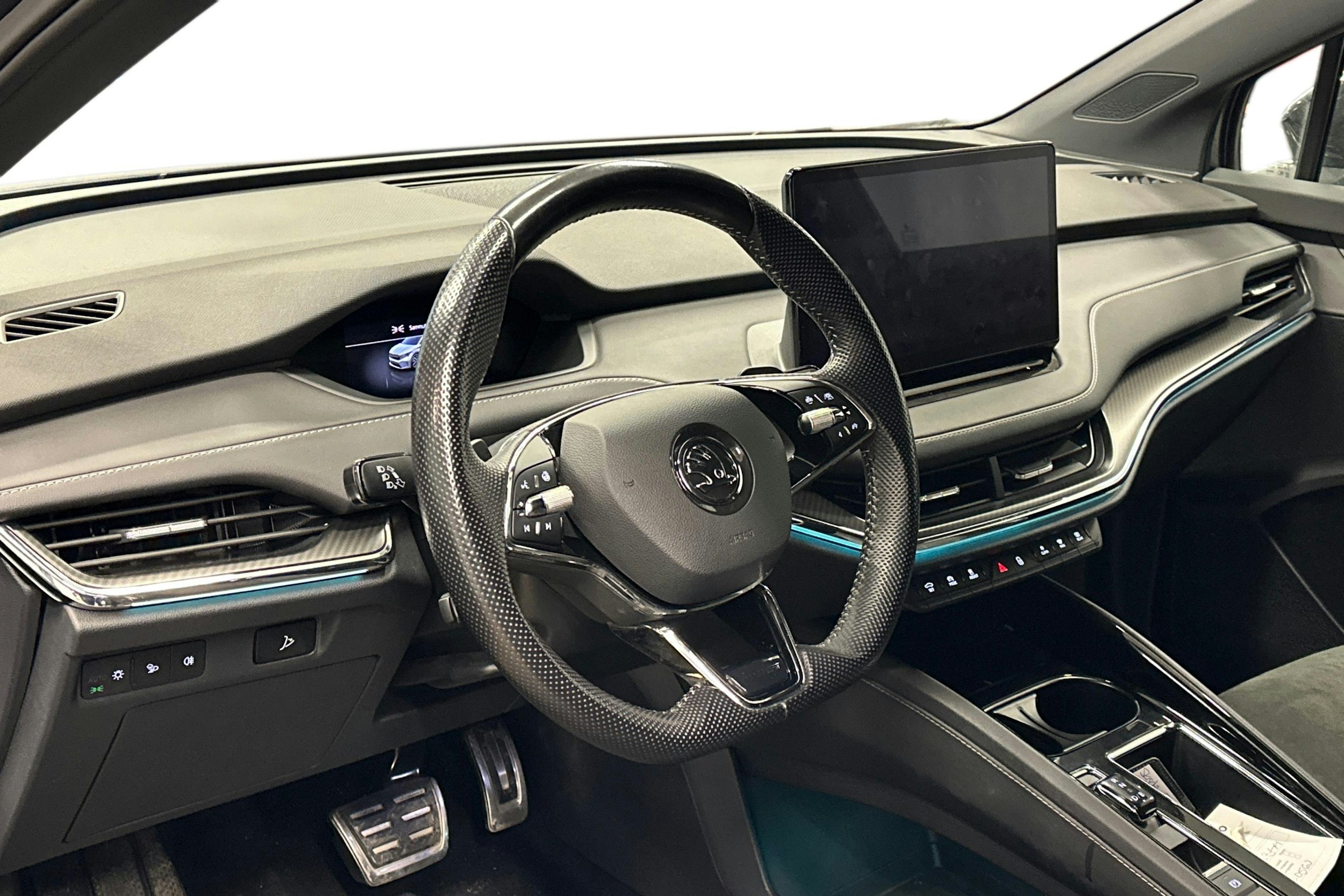 harmaa Skoda Enyaq 2022 kuva 3.