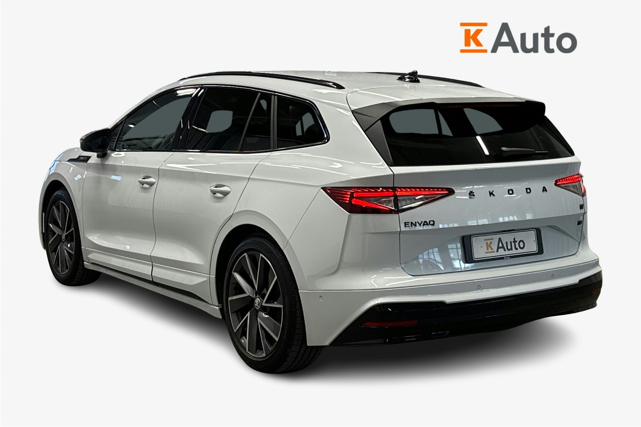 valkoinen Skoda Enyaq 2022 kuva 2.