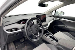 valkoinen Skoda Enyaq 2022 kuva 3.
