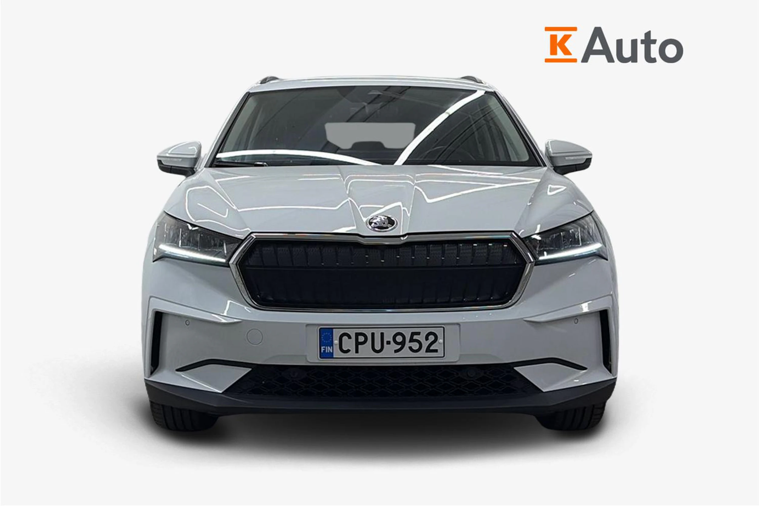 valkoinen Skoda Enyaq 2022 kuva 4.