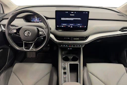 valkoinen Skoda Enyaq 2022 kuva 7.