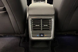 valkoinen Skoda Enyaq 2022 kuva 9.