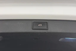valkoinen Skoda Enyaq 2022 kuva 13.
