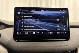valkoinen Skoda Enyaq 2022 kuva 21.