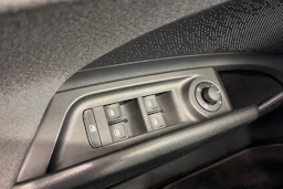valkoinen Skoda Enyaq 2022 kuva 28.