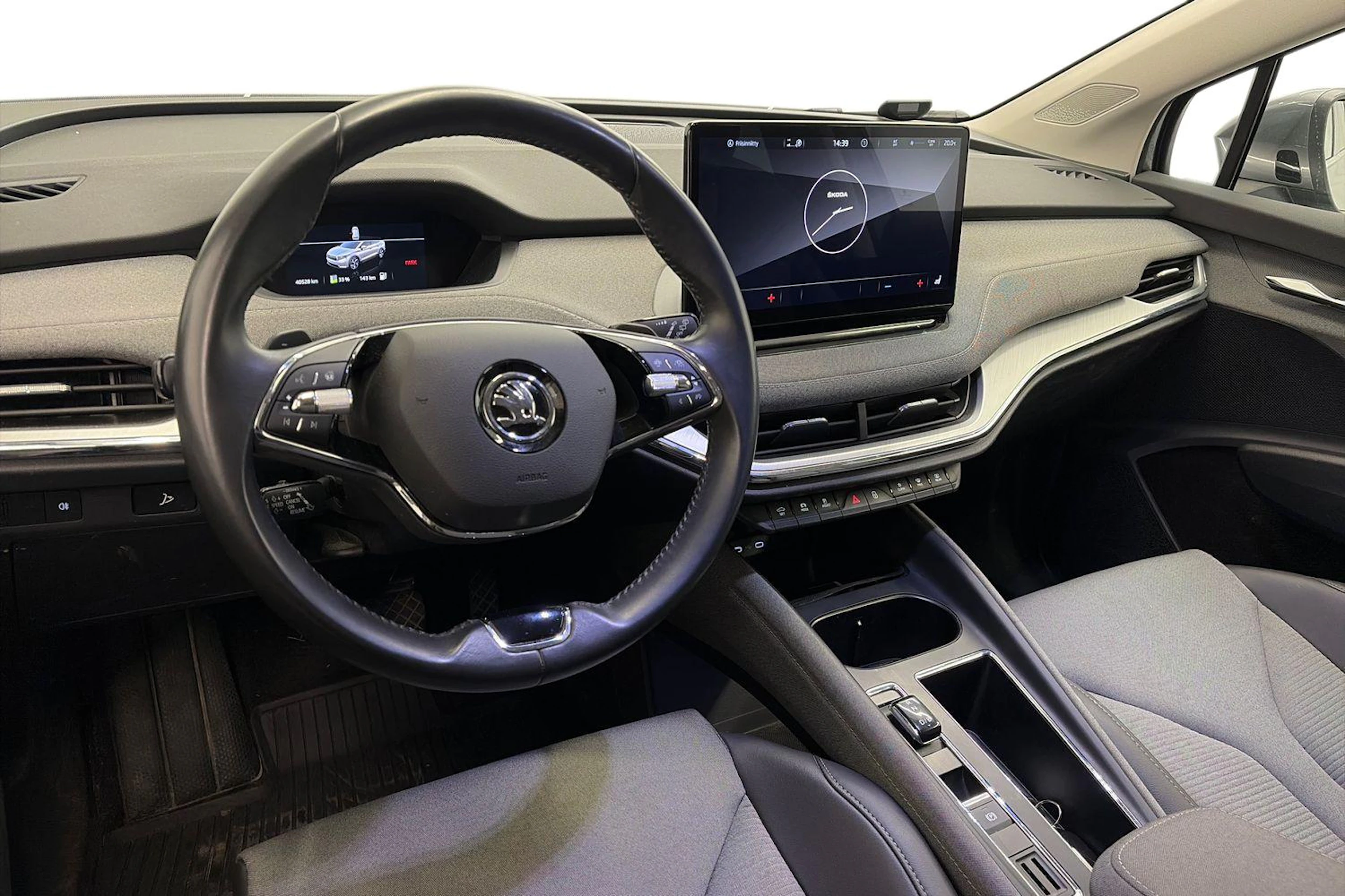 harmaa Skoda Enyaq 2022 kuva 6.