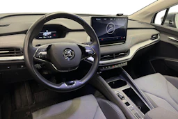 harmaa Skoda Enyaq 2022 kuva 6.