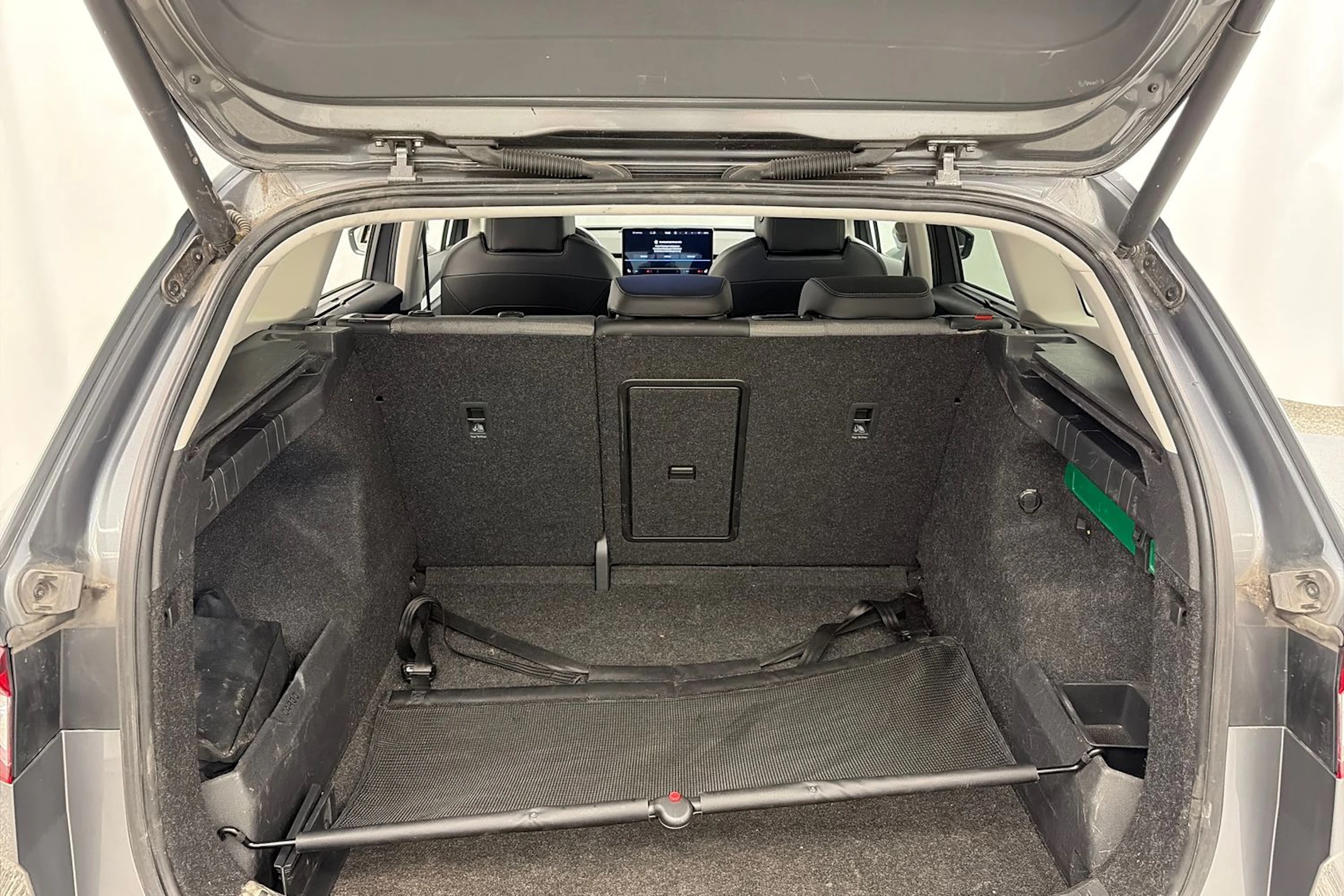harmaa Skoda Enyaq 2022 kuva 11.