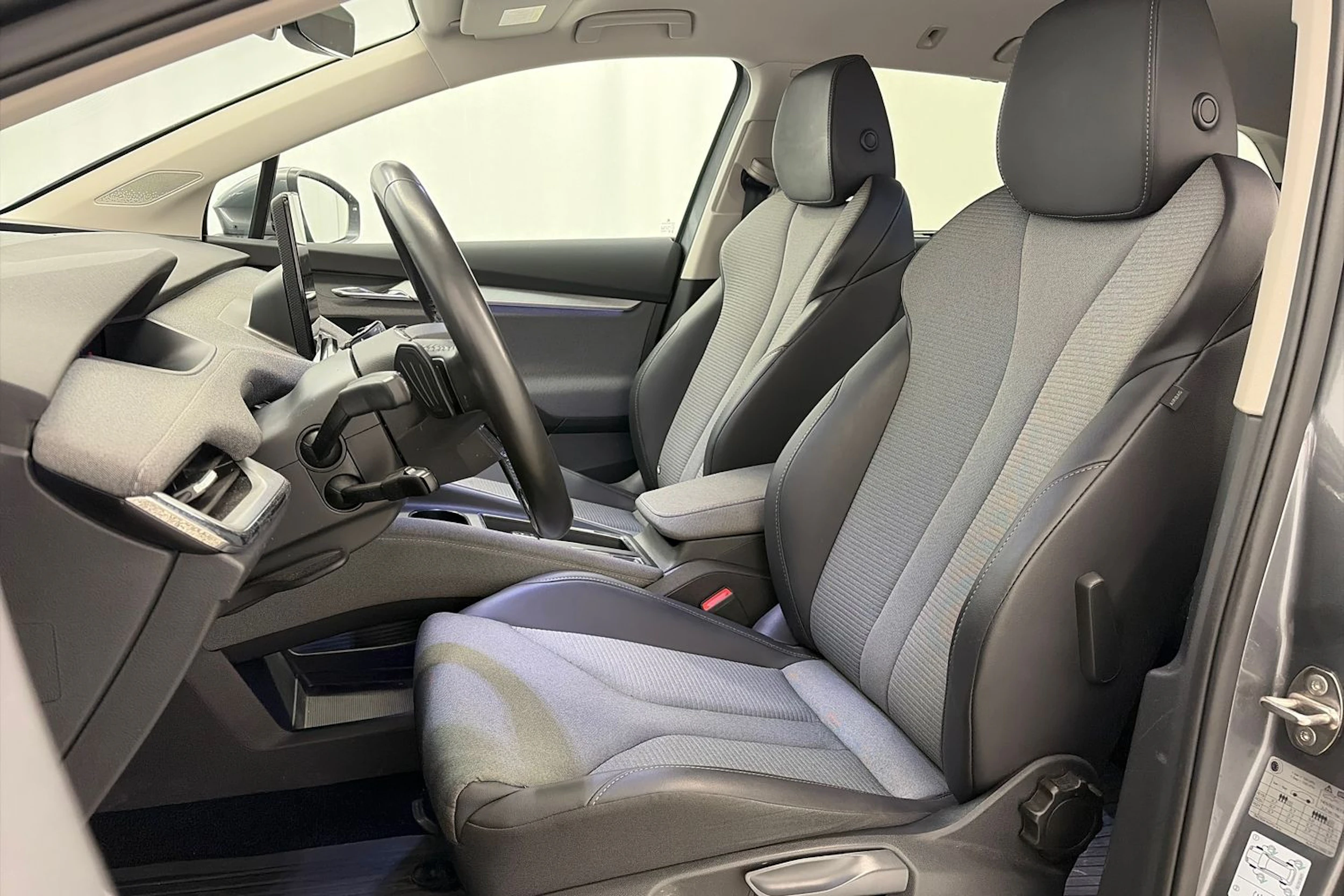 harmaa Skoda Enyaq 2022 kuva 14.