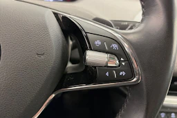 harmaa Skoda Enyaq 2022 kuva 17.