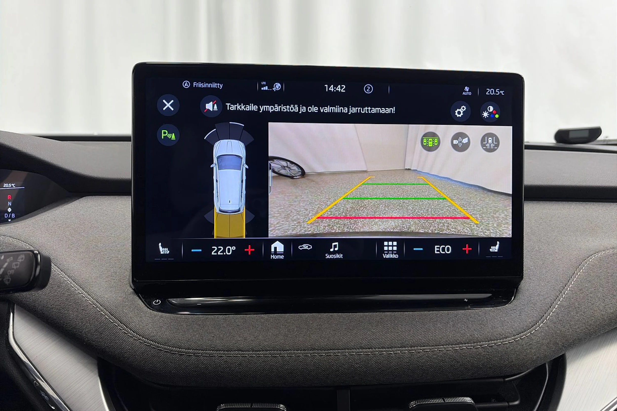 harmaa Skoda Enyaq 2022 kuva 20.