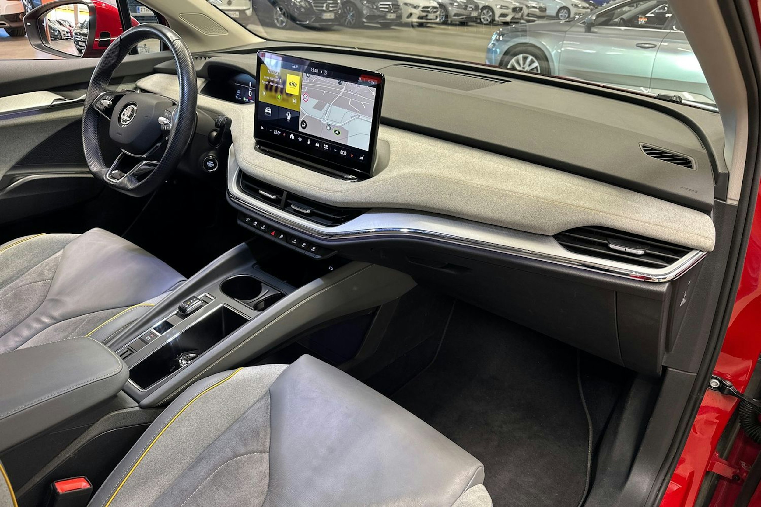 met. punainen Skoda Enyaq 2022 kuva 12.