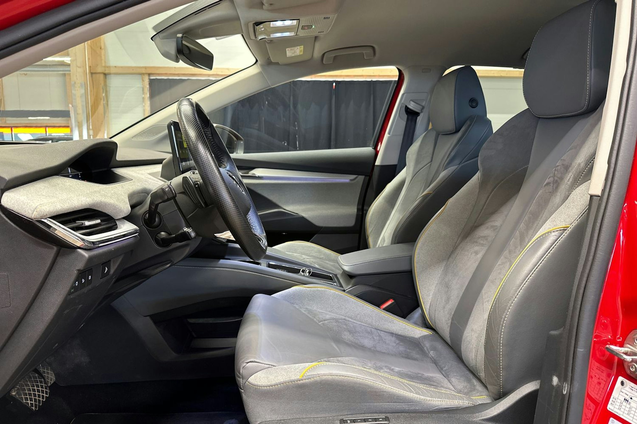 met. punainen Skoda Enyaq 2022 kuva 15.