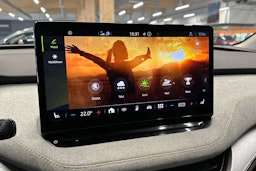 met. punainen Skoda Enyaq 2022 kuva 21.
