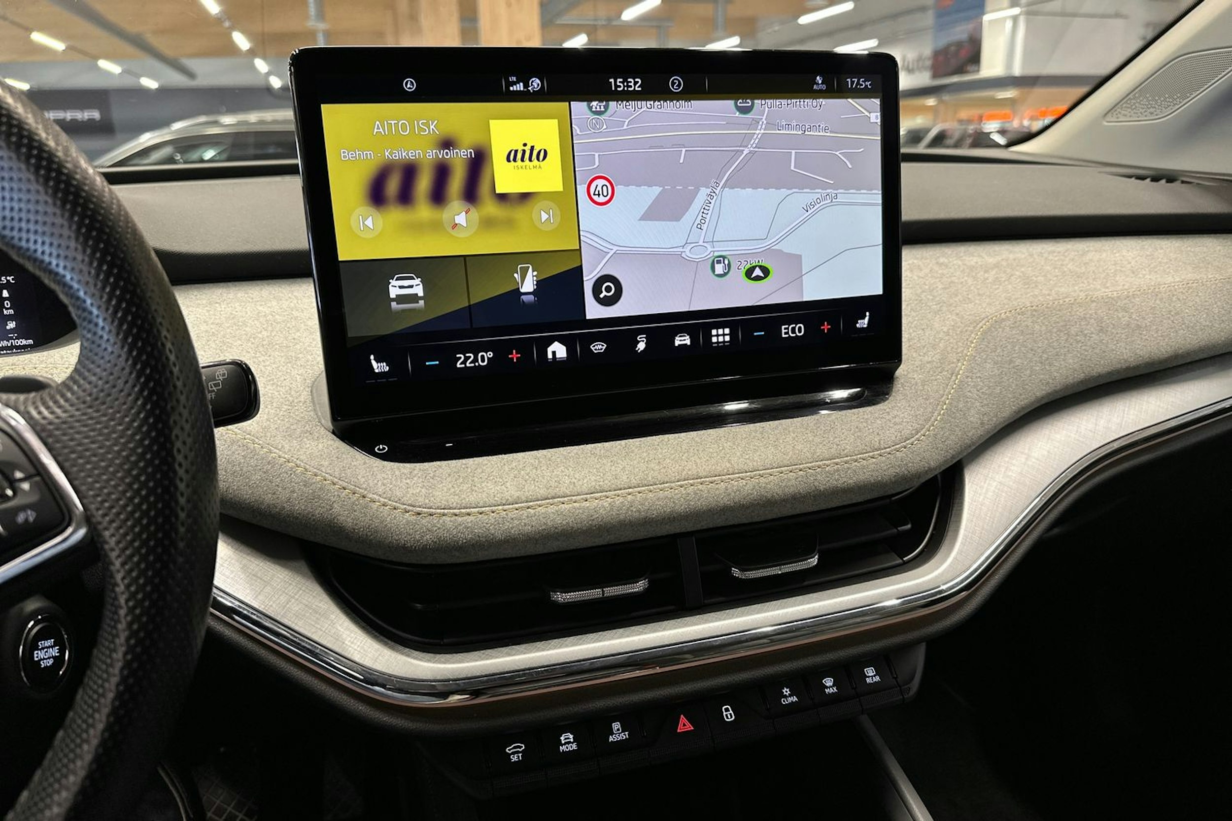 met. punainen Skoda Enyaq 2022 kuva 23.