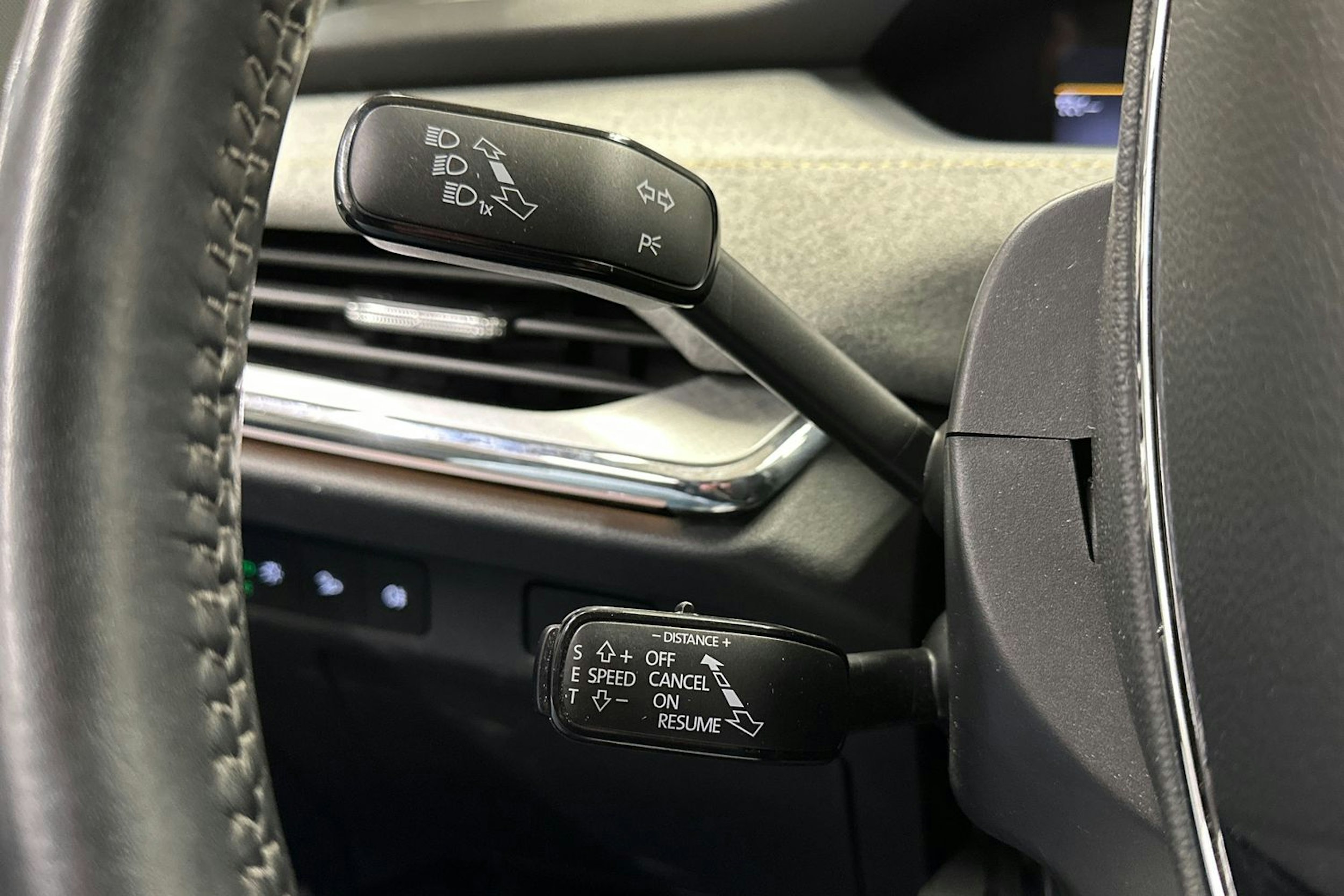 met. punainen Skoda Enyaq 2022 kuva 26.