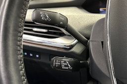 met. punainen Skoda Enyaq 2022 kuva 26.