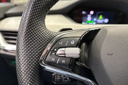 met. punainen Skoda Enyaq 2022 kuva 28.