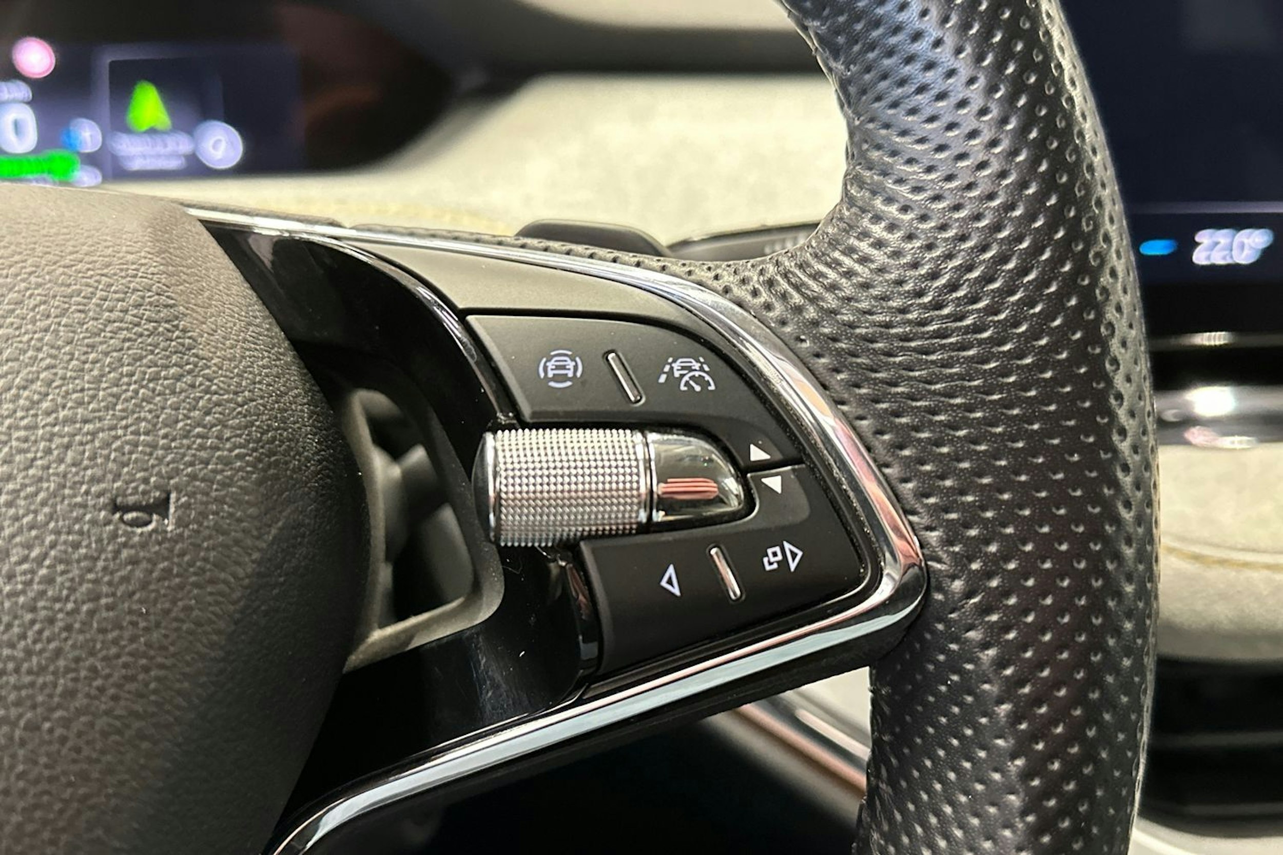 met. punainen Skoda Enyaq 2022 kuva 29.