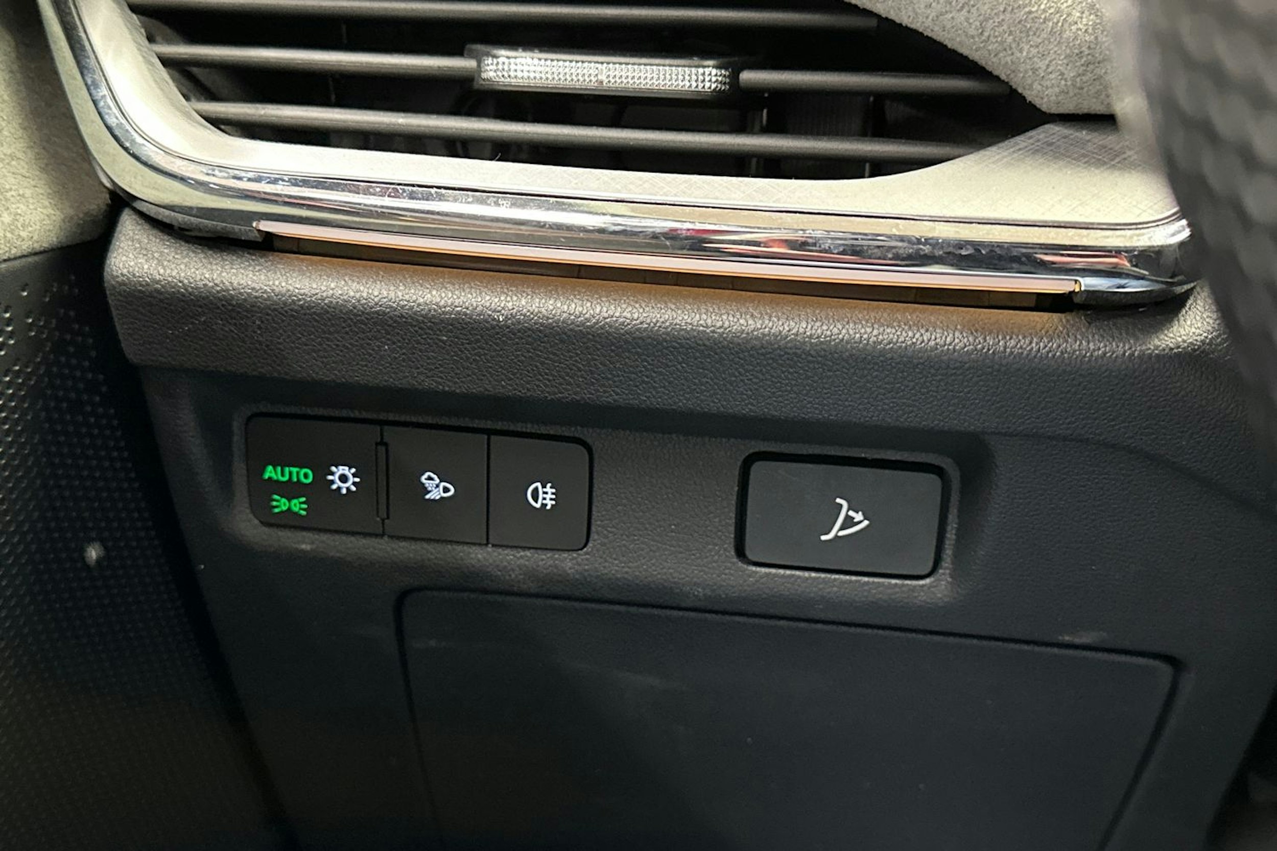 met. punainen Skoda Enyaq 2022 kuva 30.