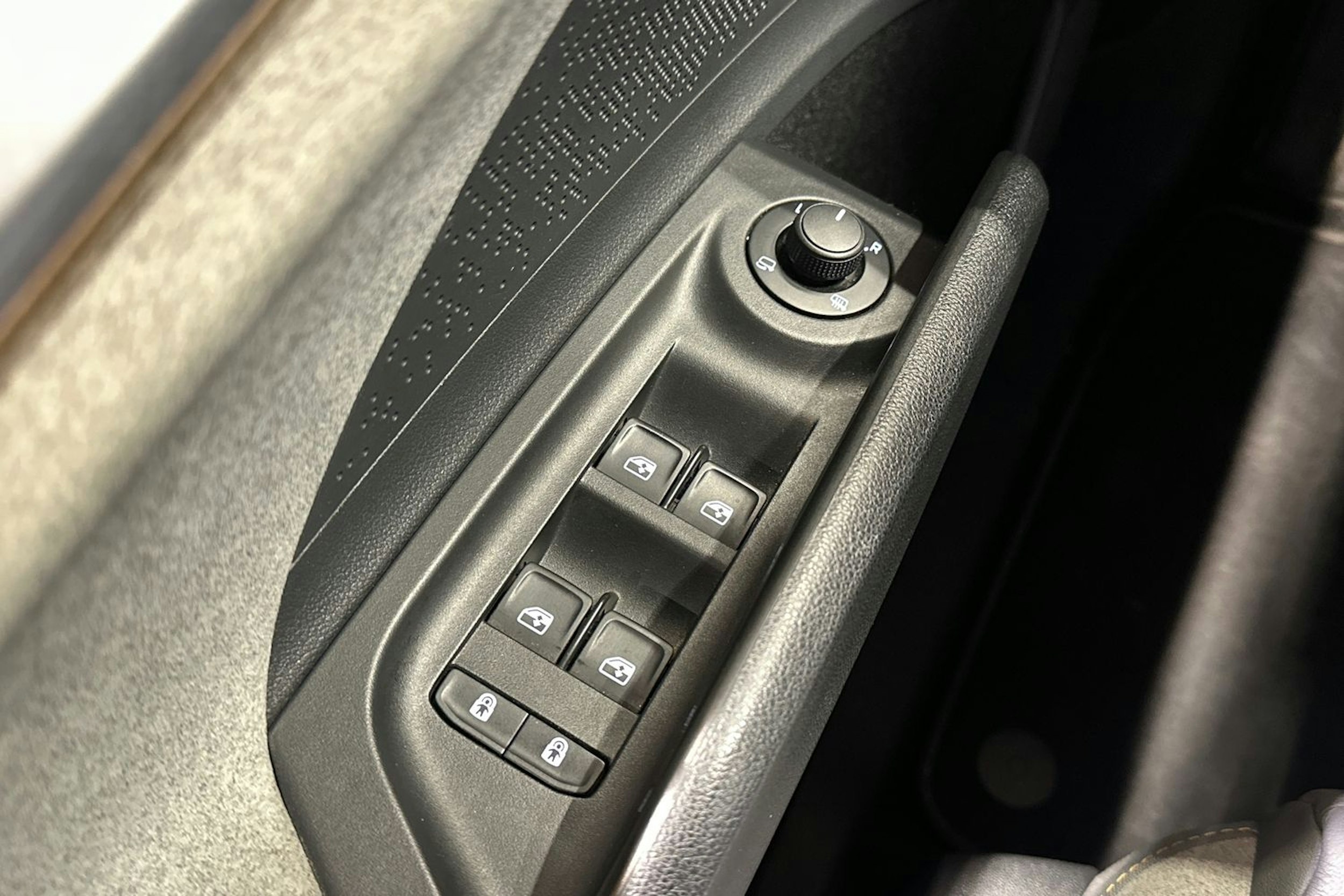 met. punainen Skoda Enyaq 2022 kuva 31.