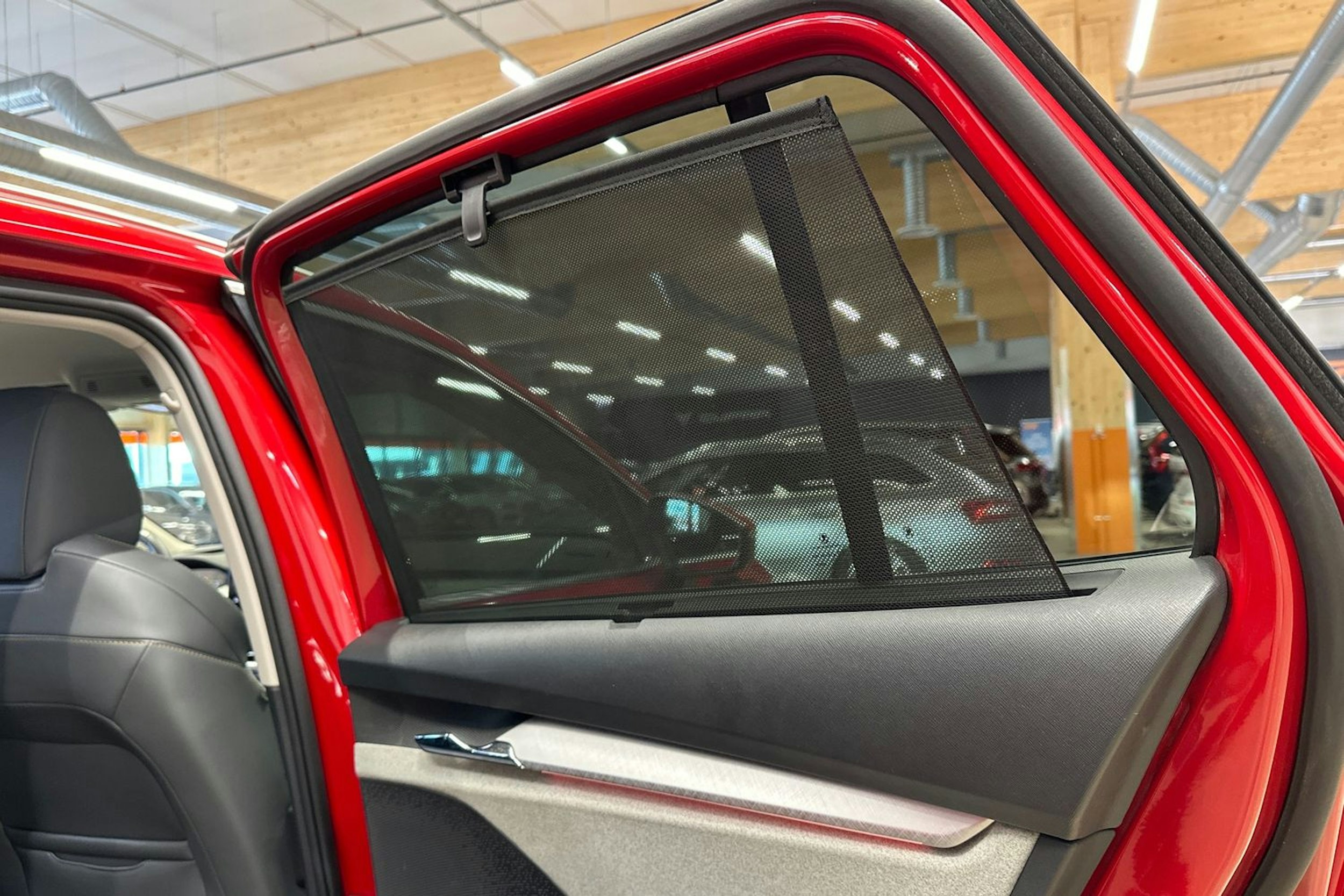 met. punainen Skoda Enyaq 2022 kuva 32.