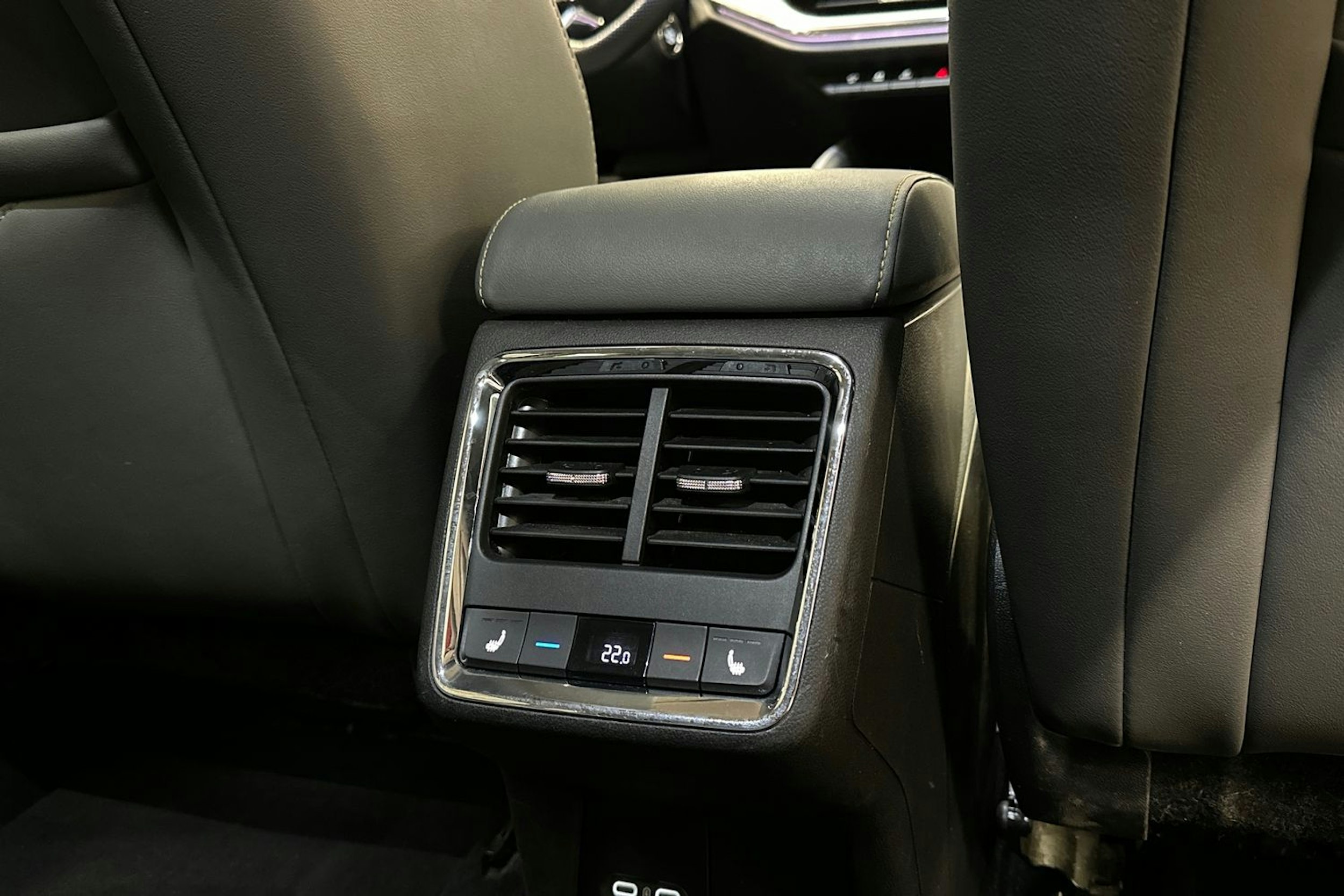 met. punainen Skoda Enyaq 2022 kuva 33.