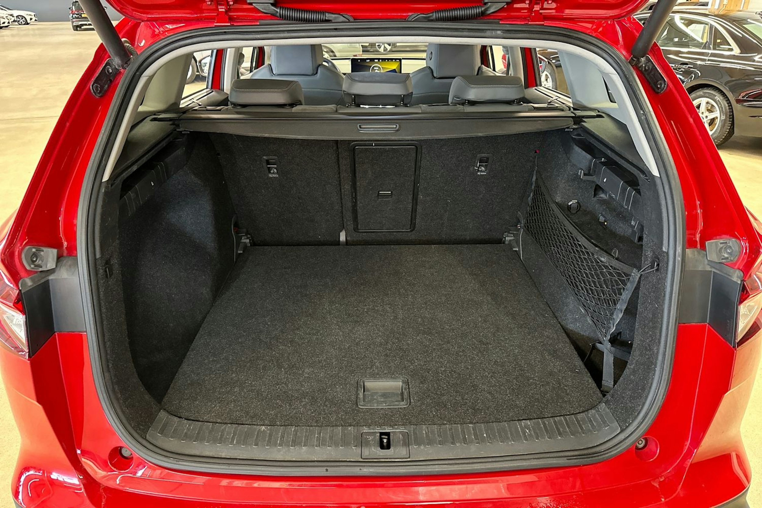 met. punainen Skoda Enyaq 2022 kuva 34.