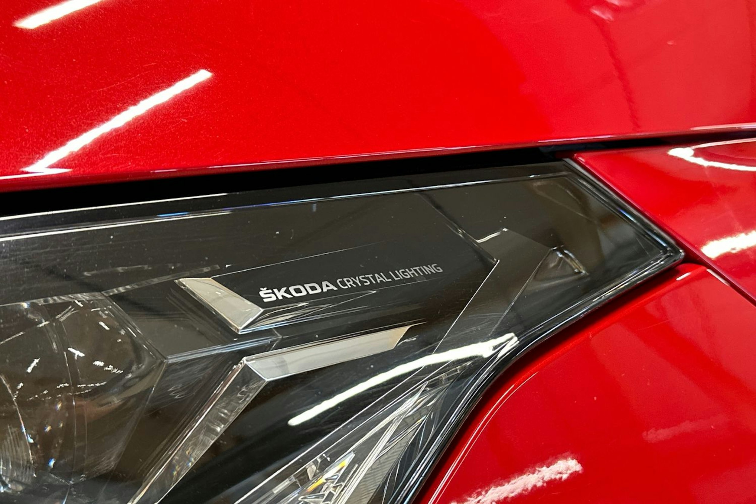 met. punainen Skoda Enyaq 2022 kuva 37.