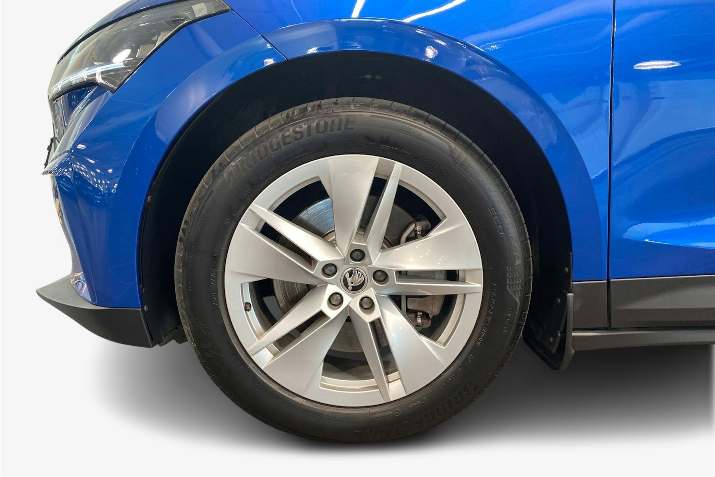 Sininen Skoda Enyaq 2022 kuva 11.