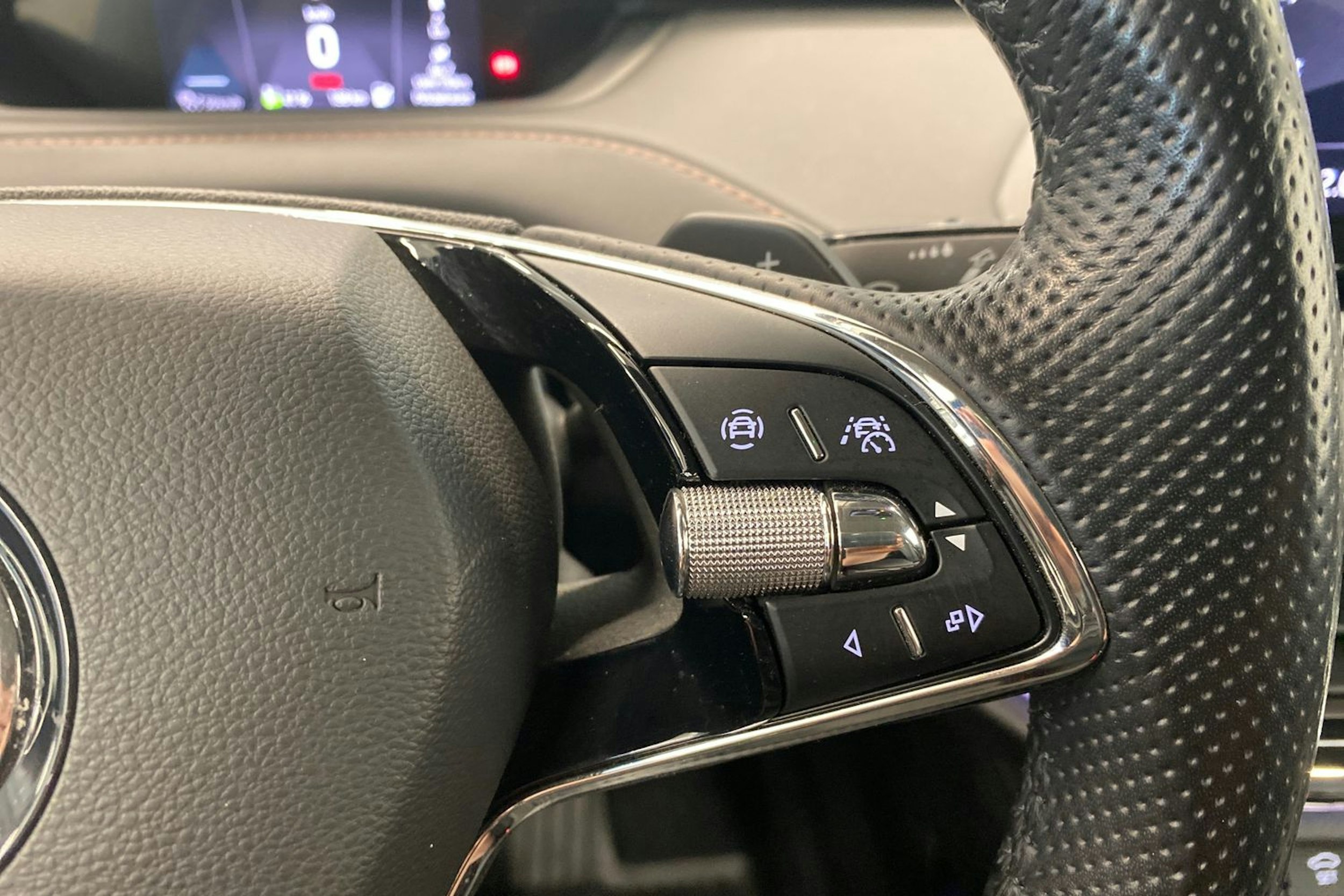 Sininen Skoda Enyaq 2022 kuva 18.