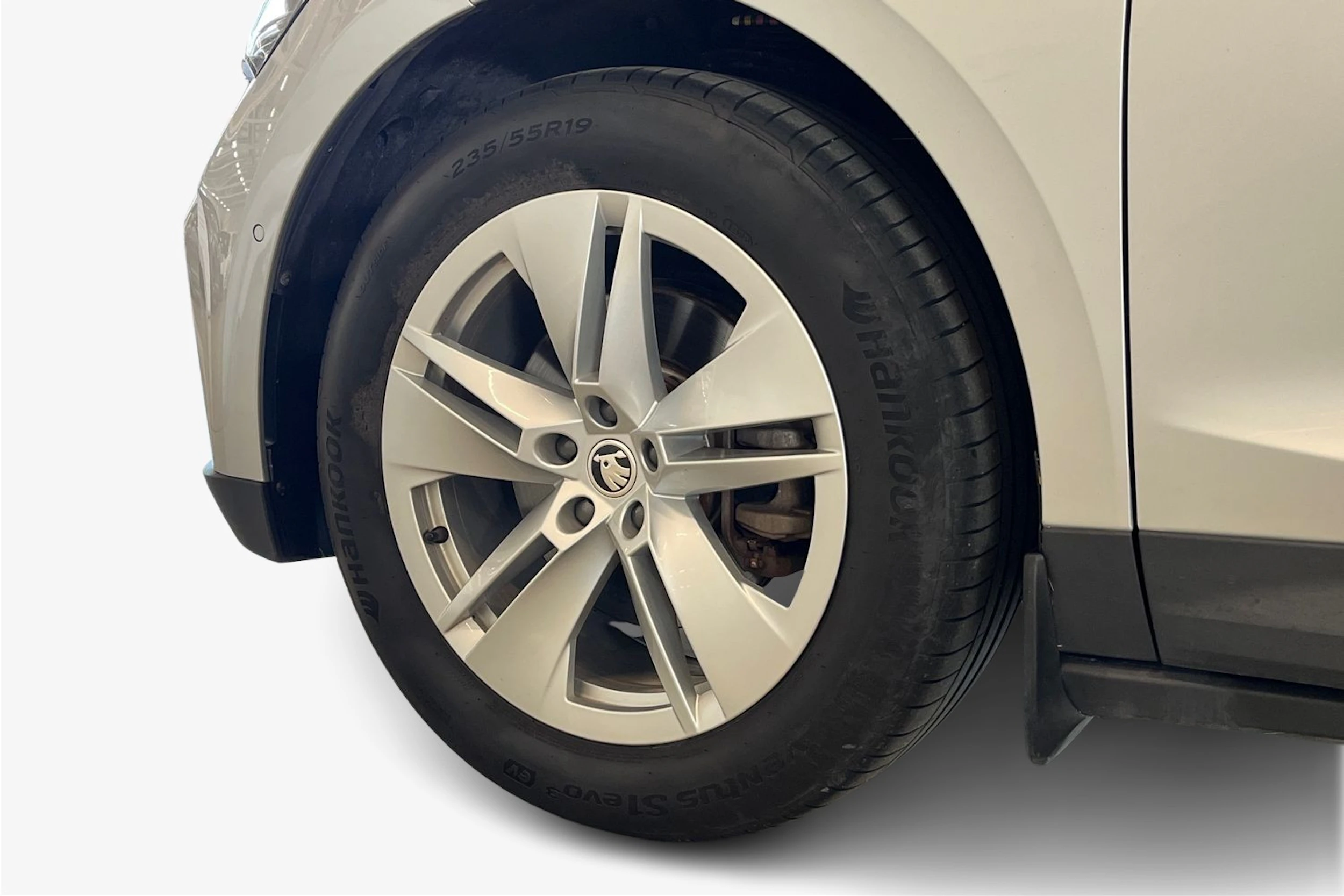 harmaa Skoda Enyaq 2022 kuva 9.