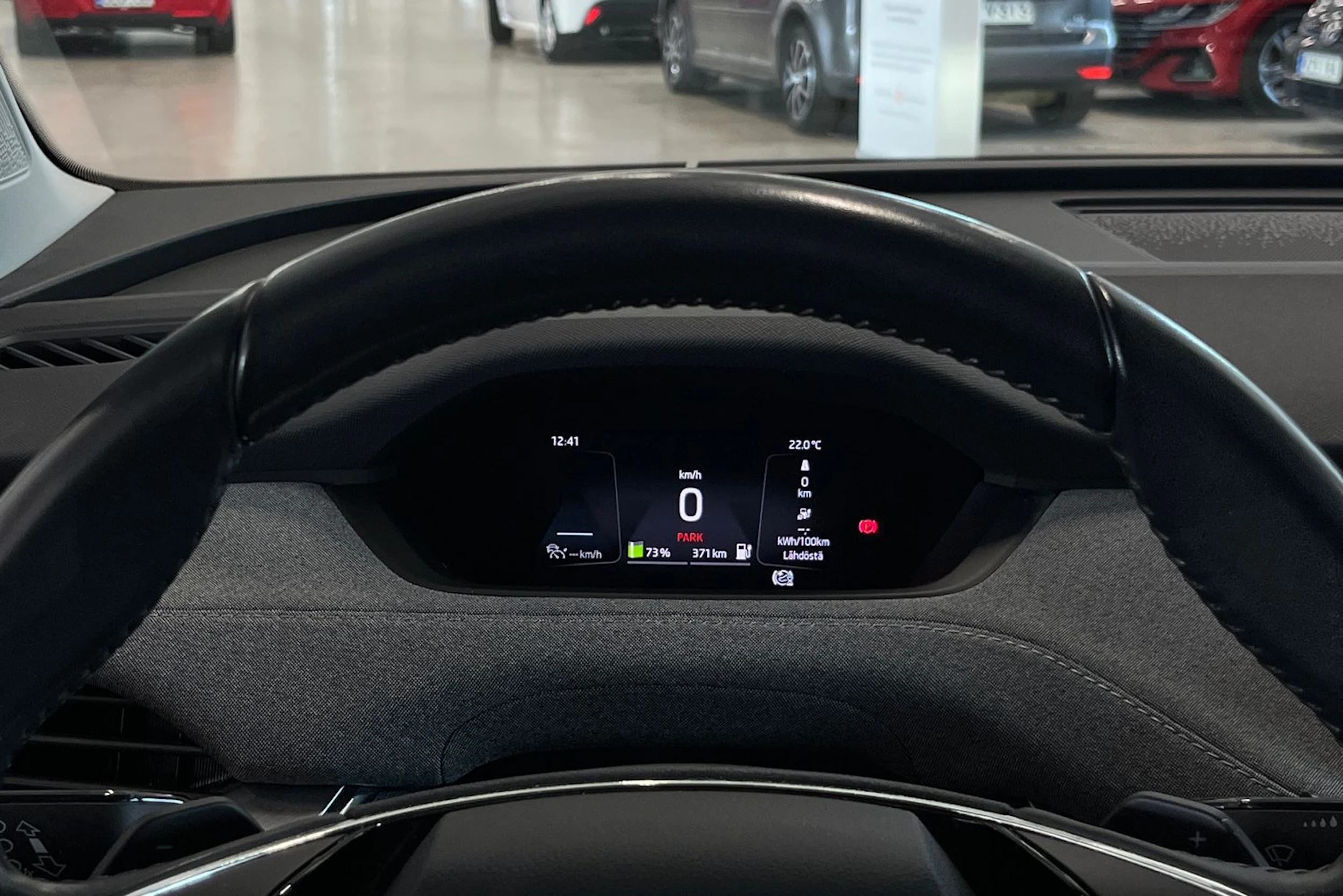 harmaa Skoda Enyaq 2022 kuva 13.