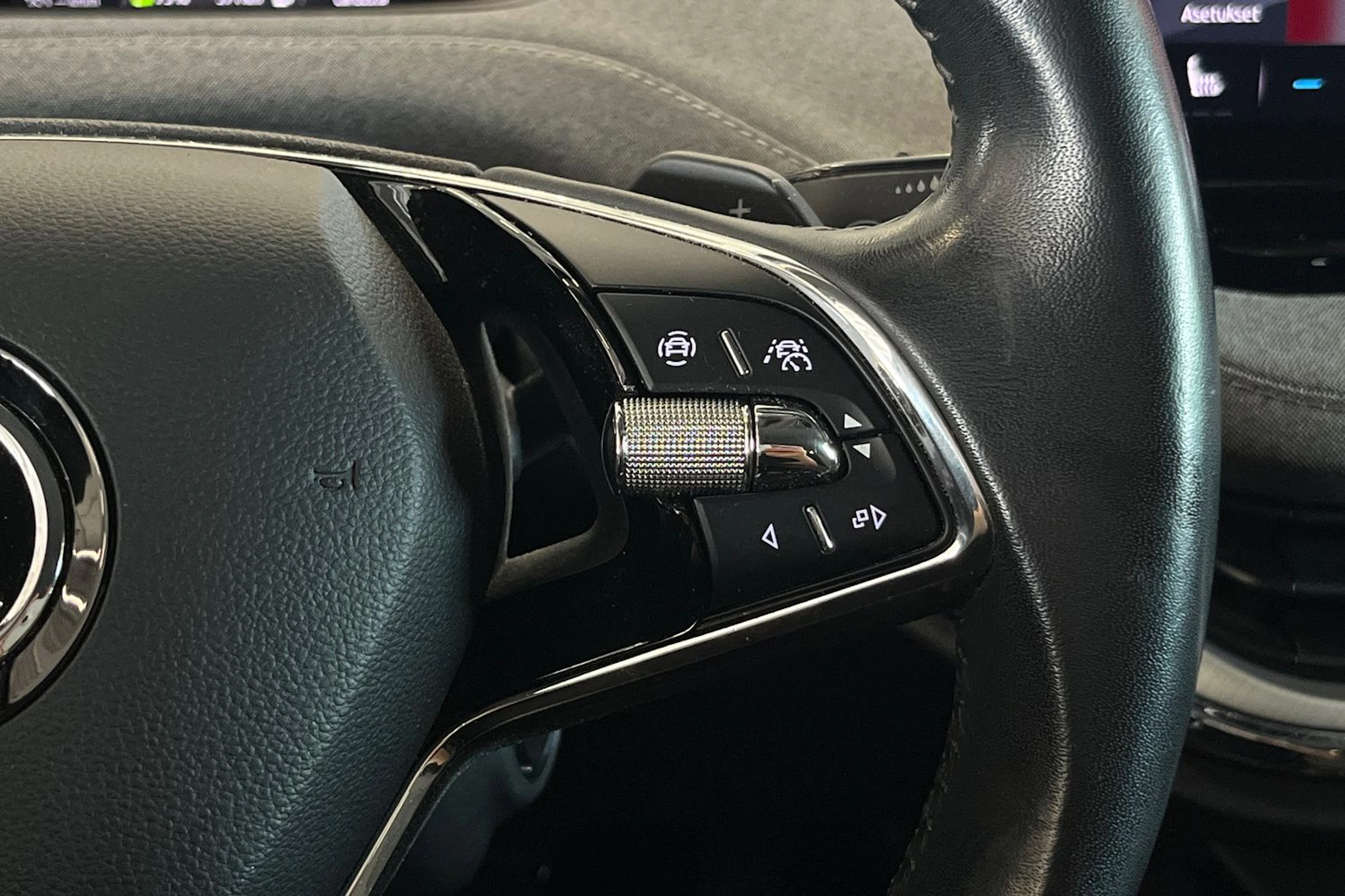 harmaa Skoda Enyaq 2022 kuva 14.