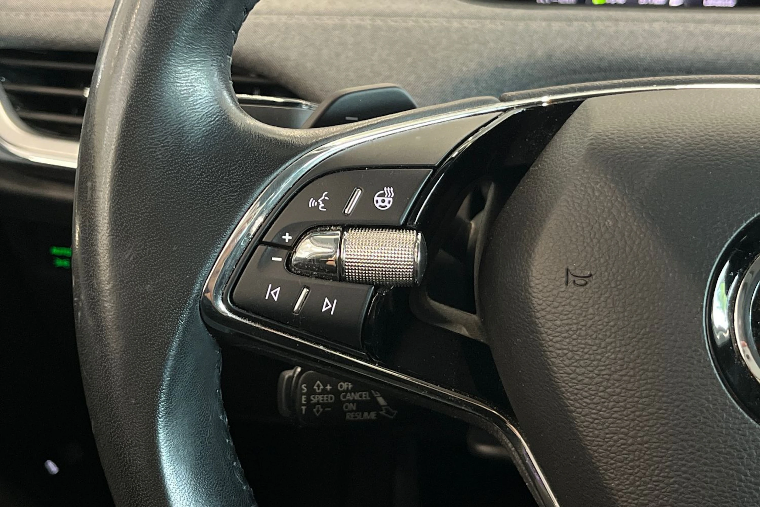 harmaa Skoda Enyaq 2022 kuva 15.