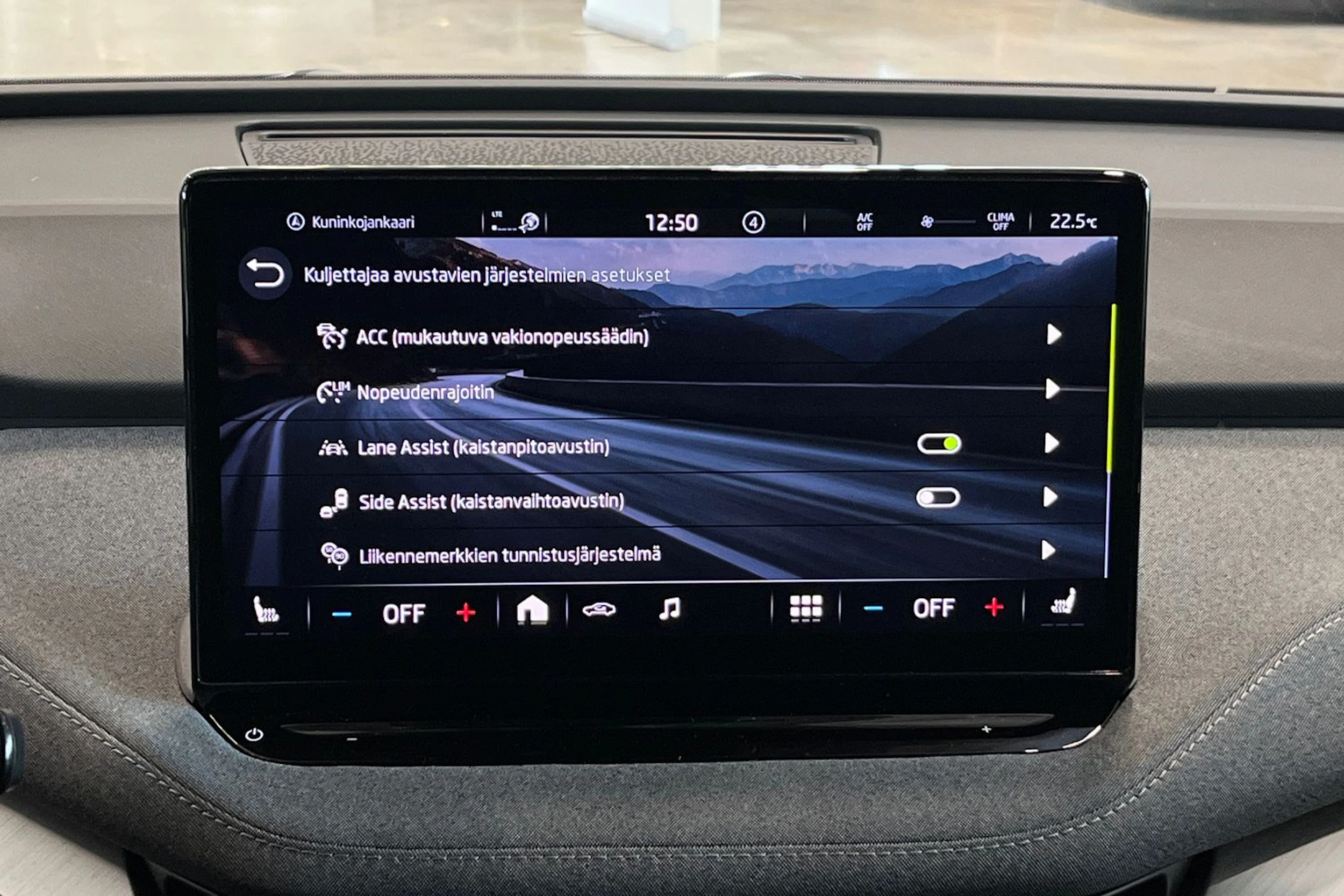 harmaa Skoda Enyaq 2022 kuva 20.