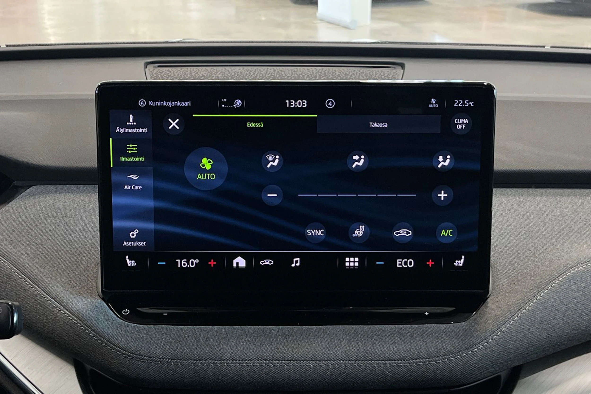harmaa Skoda Enyaq 2022 kuva 26.