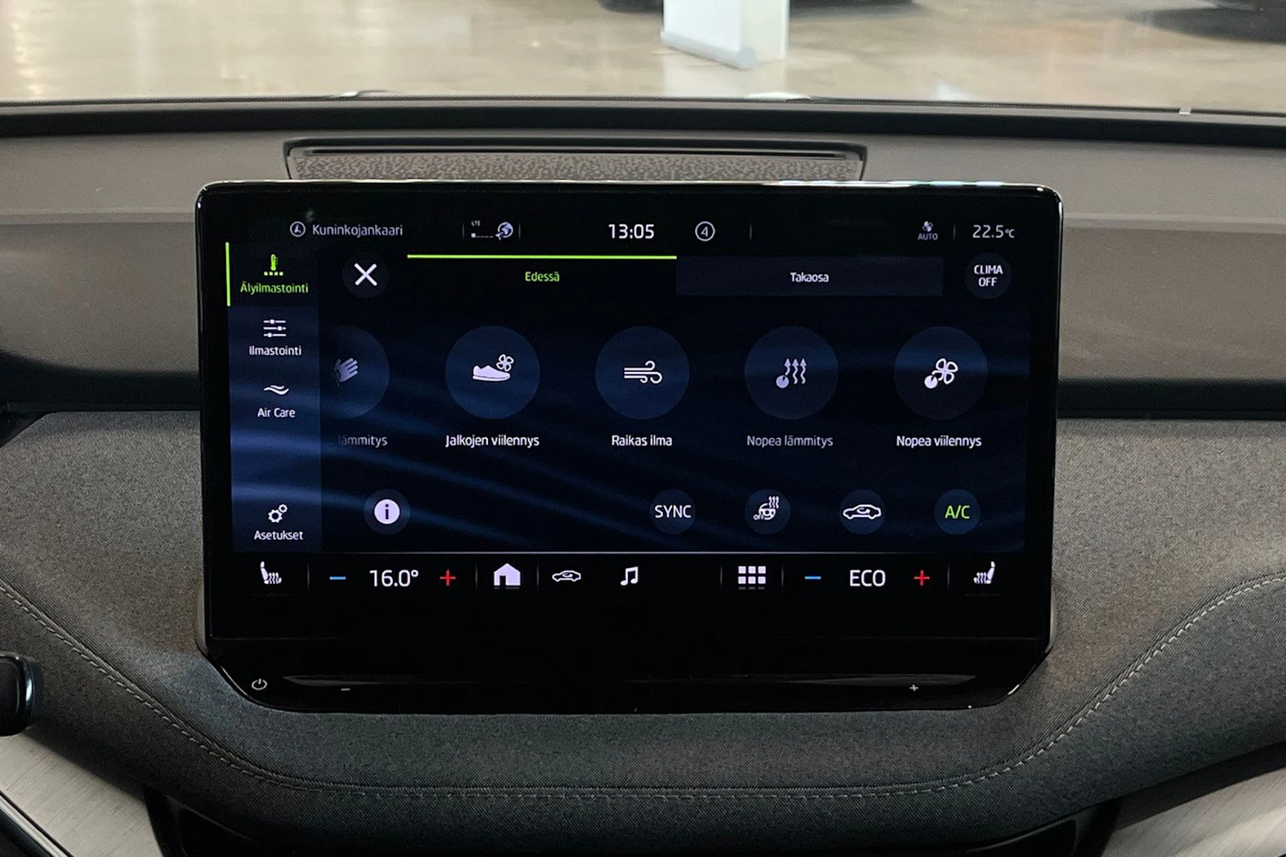 harmaa Skoda Enyaq 2022 kuva 28.