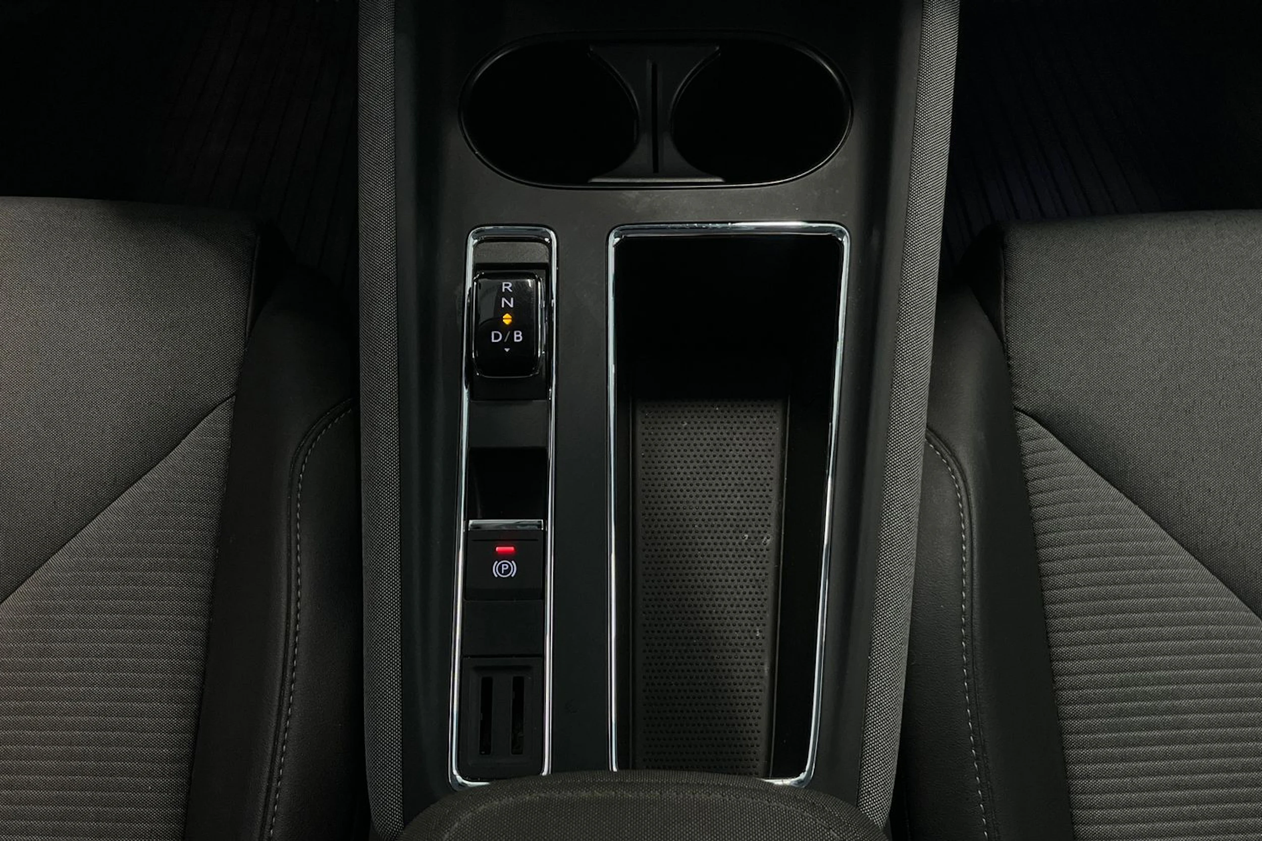 harmaa Skoda Enyaq 2022 kuva 30.
