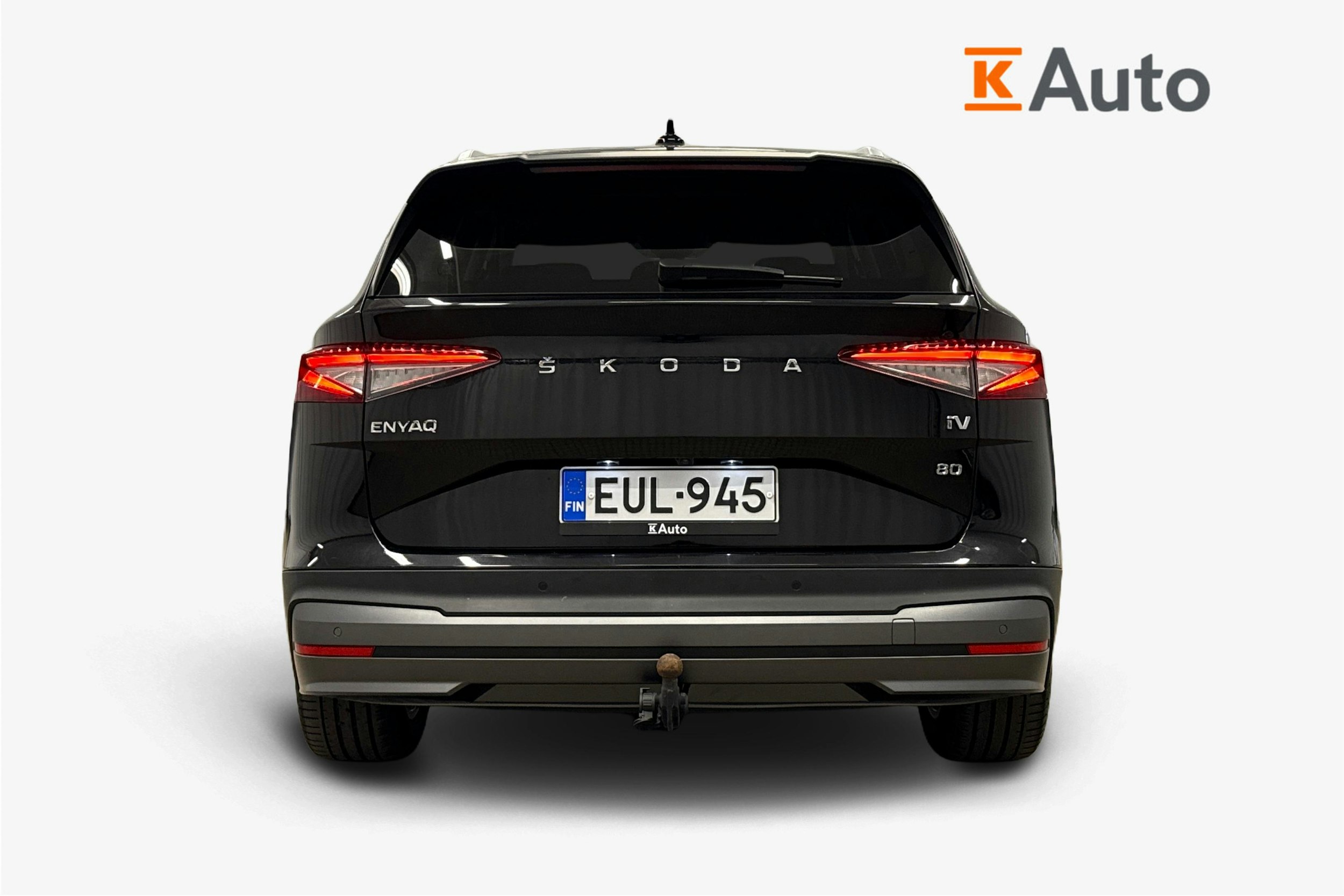 musta Skoda Enyaq 2022 kuva 3.