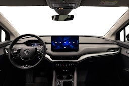 musta Skoda Enyaq 2022 kuva 9.