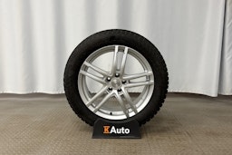 musta Skoda Enyaq 2022 kuva 13.