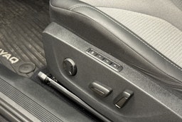 musta Skoda Enyaq 2022 kuva 24.
