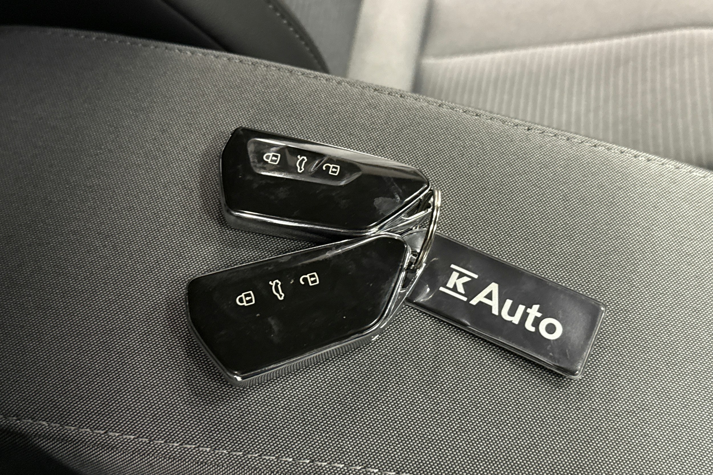 musta Skoda Enyaq 2022 kuva 27.