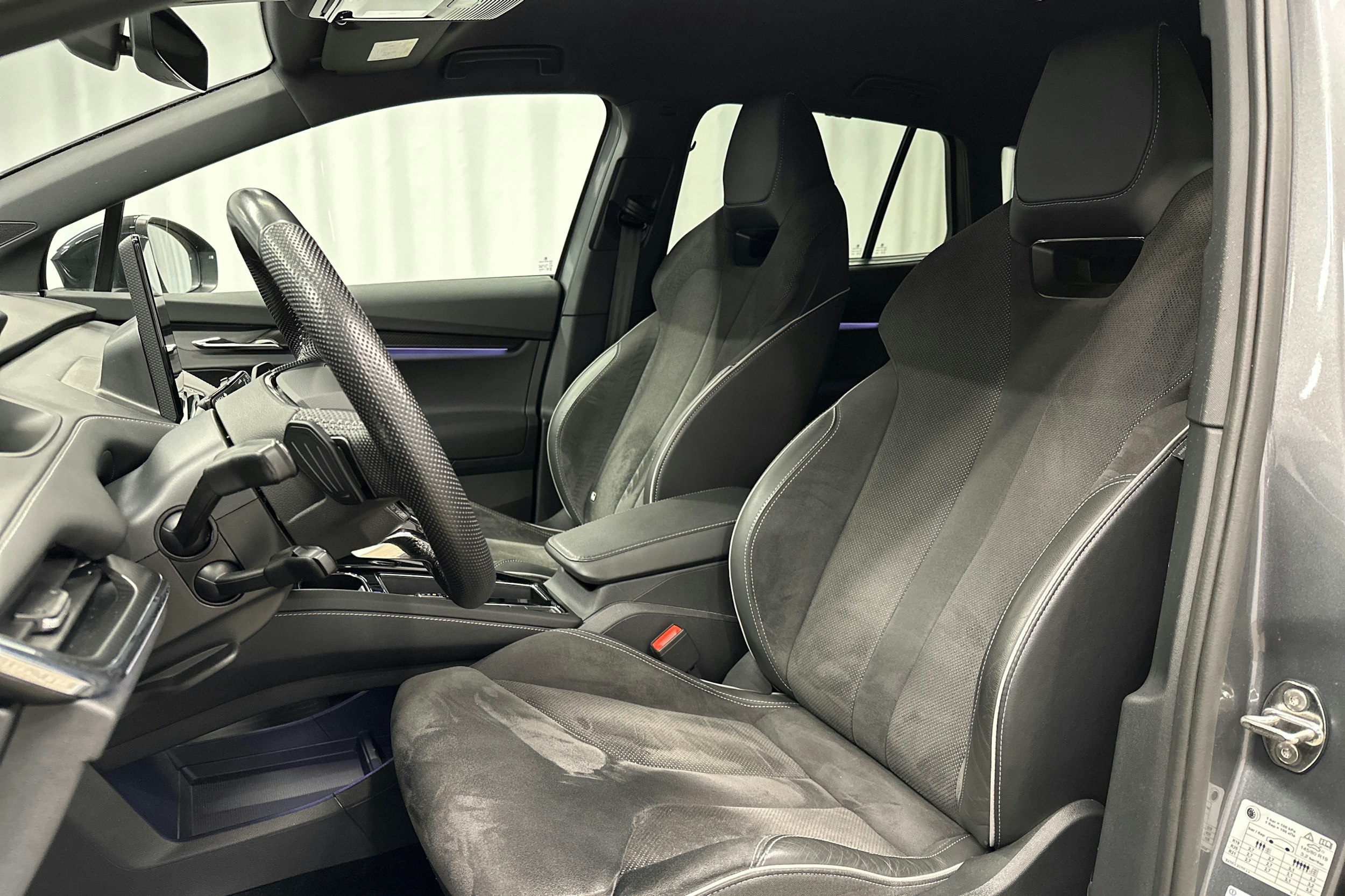 harmaa Skoda Enyaq 2022 kuva 18.