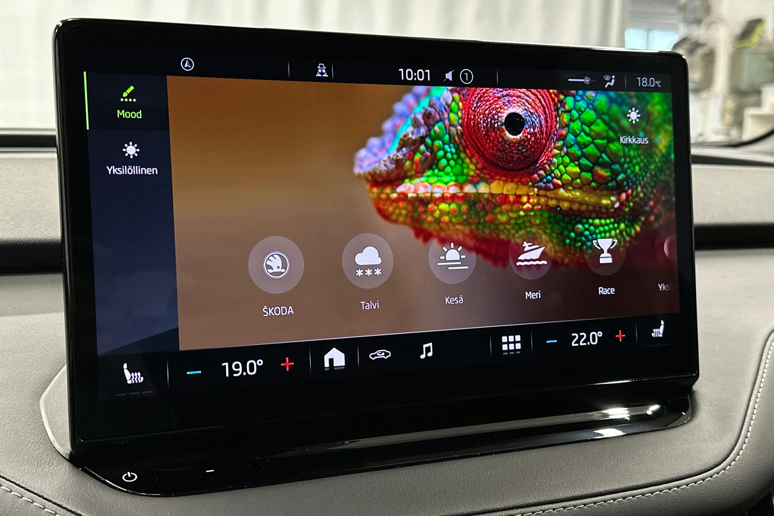 harmaa Skoda Enyaq 2022 kuva 30.