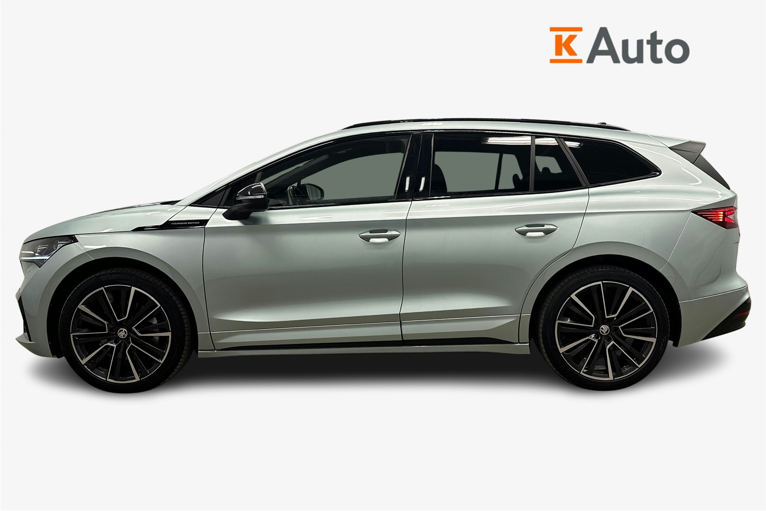 harmaa Skoda Enyaq 2022 kuva 6.