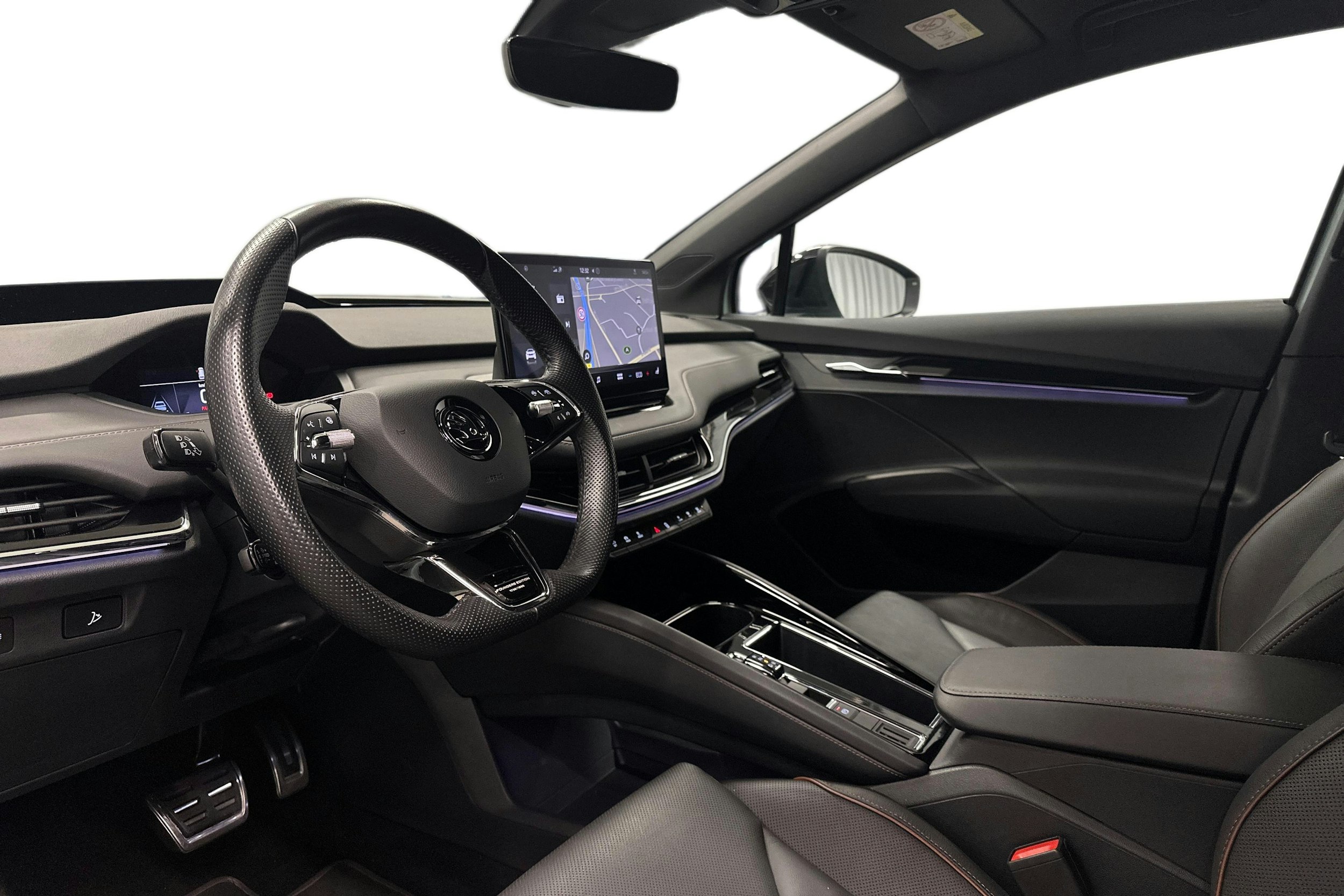 harmaa Skoda Enyaq 2022 kuva 7.